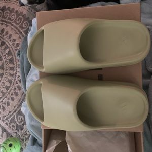 Yeezy Slides Resin